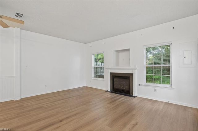 302 Dorothy DR, Yorktown, VA 23692