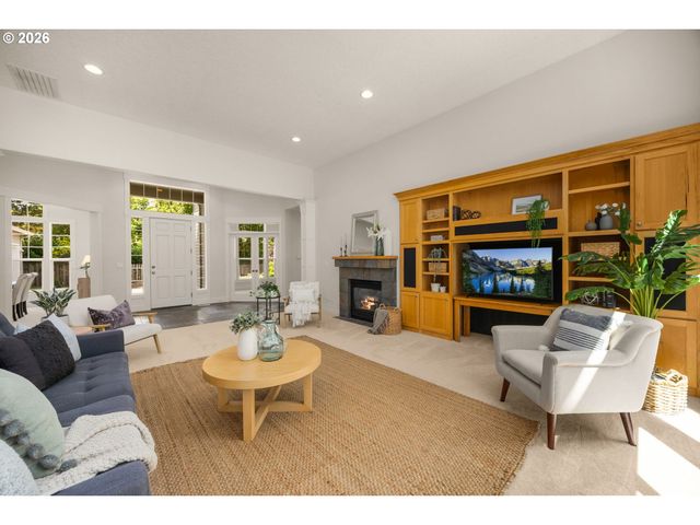 3900 KENTHORPE Way, West Linn, OR 97068