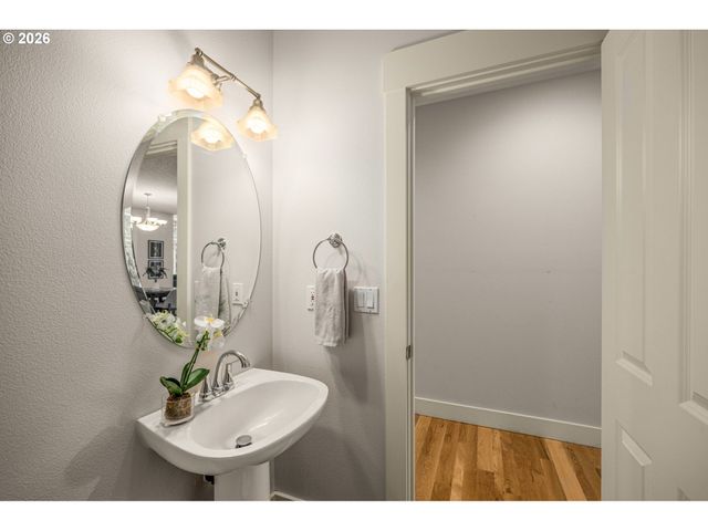 3900 KENTHORPE Way, West Linn, OR 97068