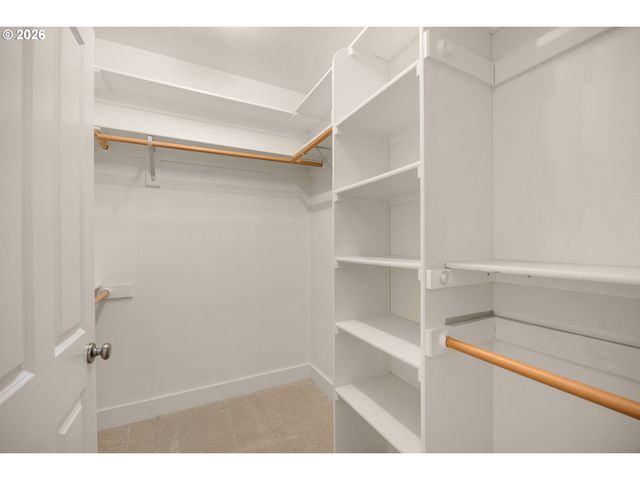 3900 KENTHORPE Way, West Linn, OR 97068