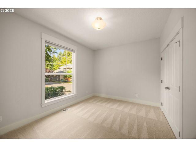 3900 KENTHORPE Way, West Linn, OR 97068