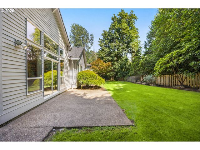 3900 KENTHORPE Way, West Linn, OR 97068
