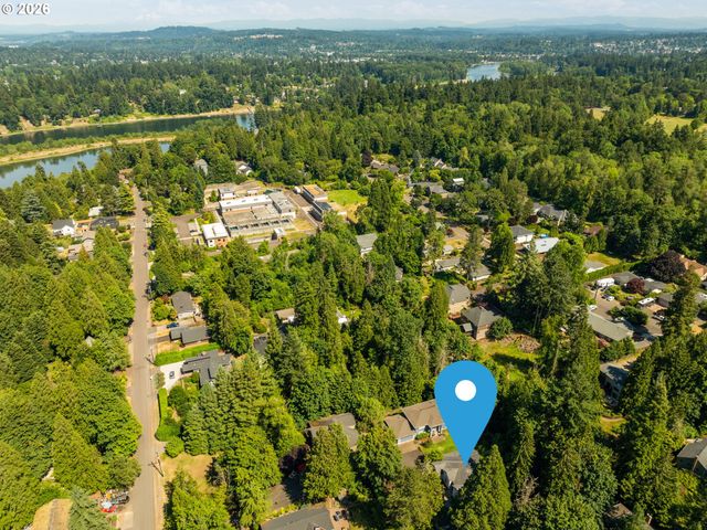 3900 KENTHORPE Way, West Linn, OR 97068