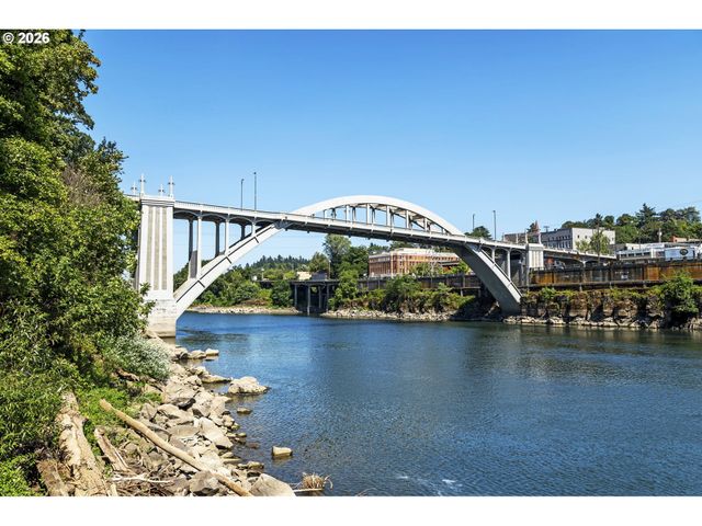 3900 KENTHORPE Way, West Linn, OR 97068