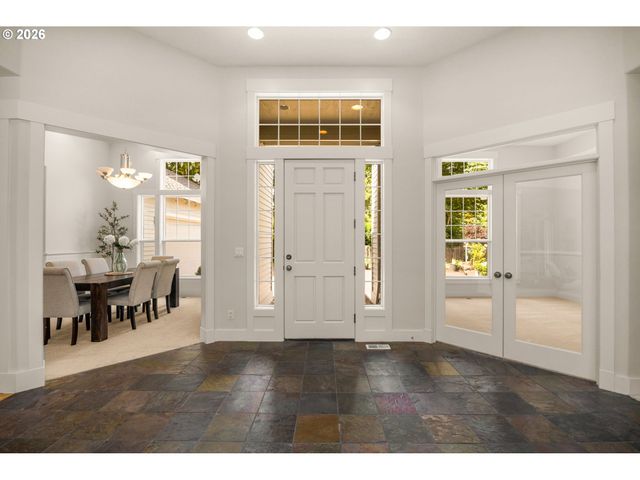3900 KENTHORPE Way, West Linn, OR 97068