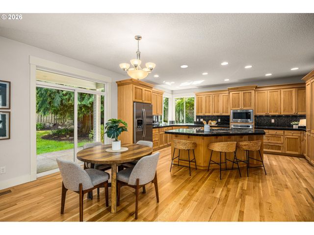 3900 KENTHORPE Way, West Linn, OR 97068