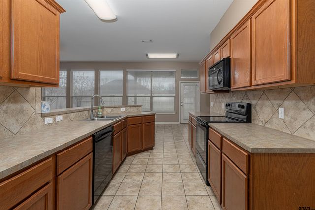 1909 Golden Bay, Whitehouse, TX 75791