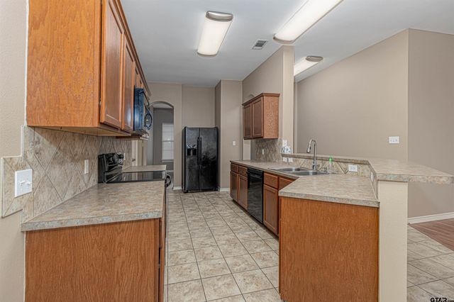 1909 Golden Bay, Whitehouse, TX 75791