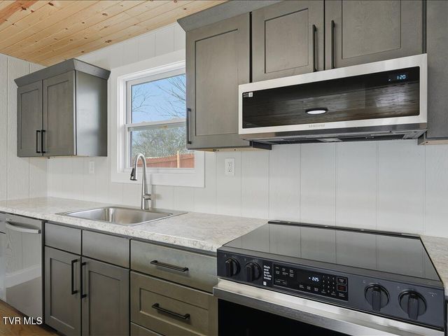 1205 Ledford Avenue, Morristown, TN 37813