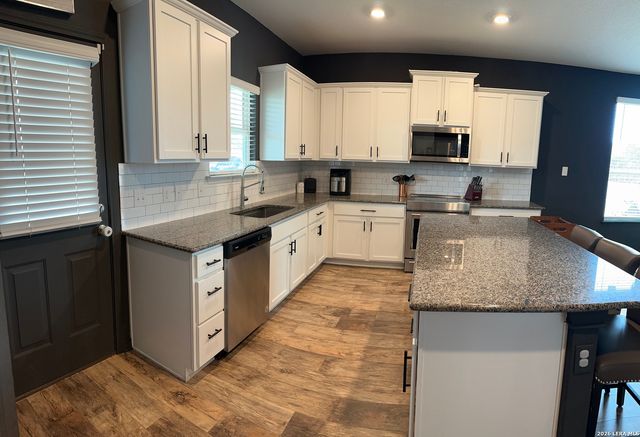 122 Desert Poppy, Bandera, TX 78003