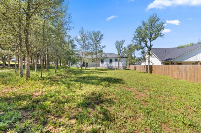 165 Nuuanu LN, Bastrop, TX 78602