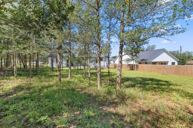 165 Nuuanu LN, Bastrop, TX 78602