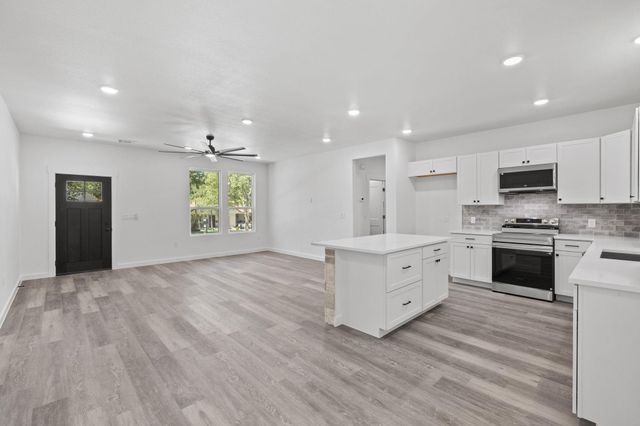 165 Nuuanu LN, Bastrop, TX 78602