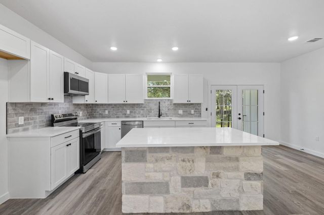 165 Nuuanu LN, Bastrop, TX 78602