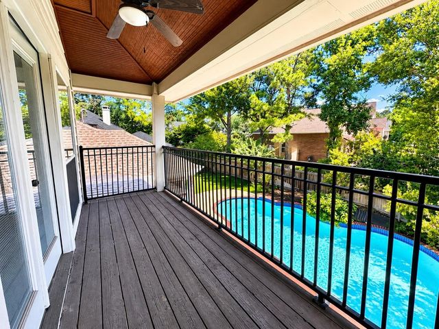 6 Meadow Rose Place, The Woodlands, TX 77382