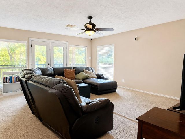 6 Meadow Rose Place, The Woodlands, TX 77382
