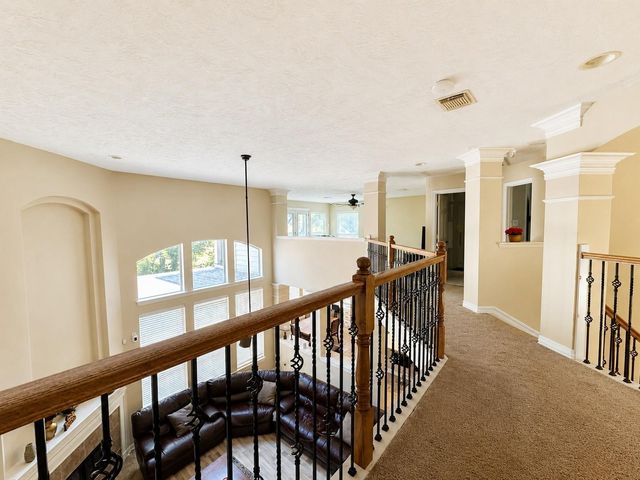 6 Meadow Rose Place, The Woodlands, TX 77382