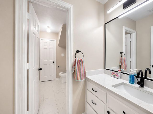 6 Meadow Rose Place, The Woodlands, TX 77382