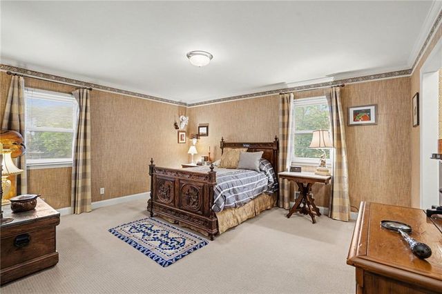 2 W Bridlespur Terrace, Kansas City, MO 64114