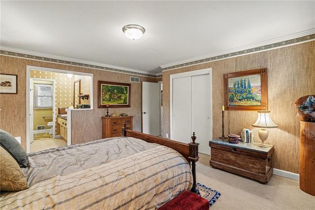 2 W Bridlespur Terrace, Kansas City, MO 64114