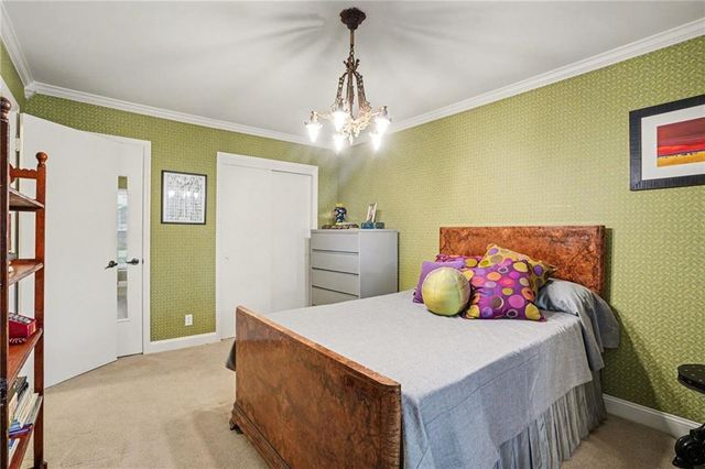 2 W Bridlespur Terrace, Kansas City, MO 64114