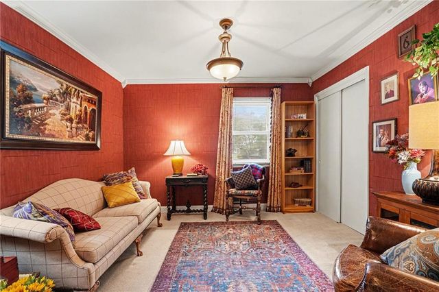 2 W Bridlespur Terrace, Kansas City, MO 64114