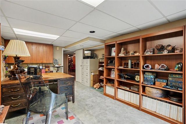 2 W Bridlespur Terrace, Kansas City, MO 64114