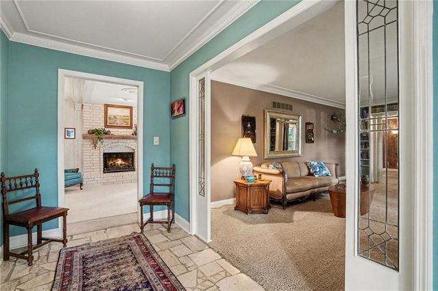 2 W Bridlespur Terrace, Kansas City, MO 64114