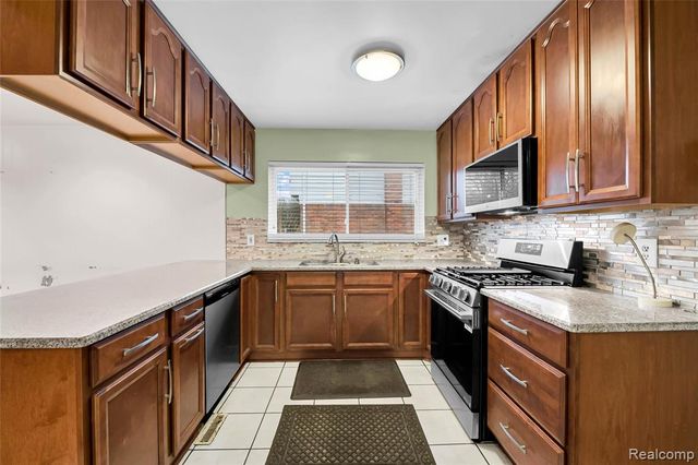 27665 Aberdeen Street, Southfield, MI 48076