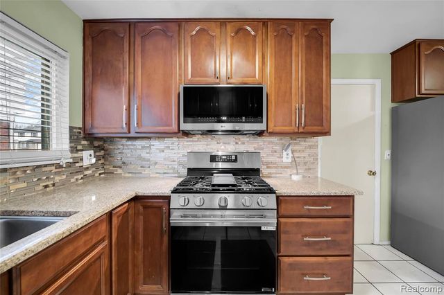 27665 Aberdeen Street, Southfield, MI 48076