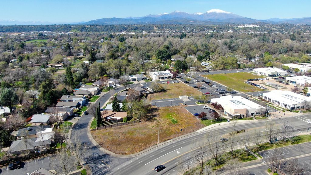 390 Hartnell Avenue, Redding, CA 96002