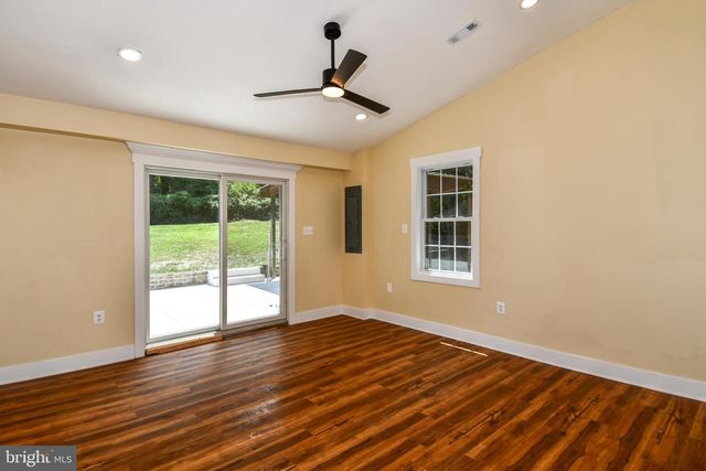 5523 HALWIS ST, Alexandria, VA 22303