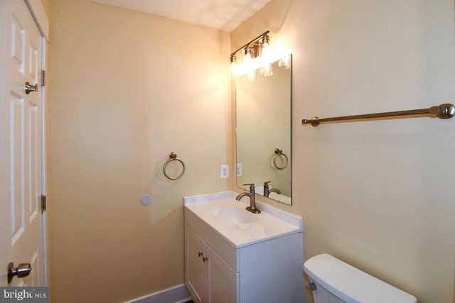 5523 HALWIS ST, Alexandria, VA 22303