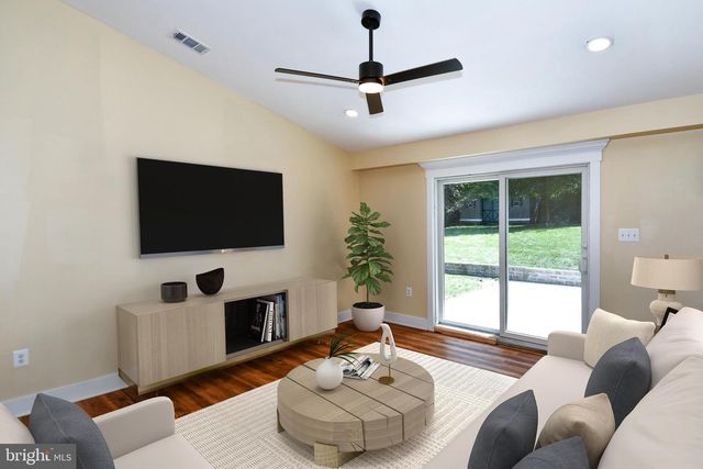 5523 HALWIS ST, Alexandria, VA 22303