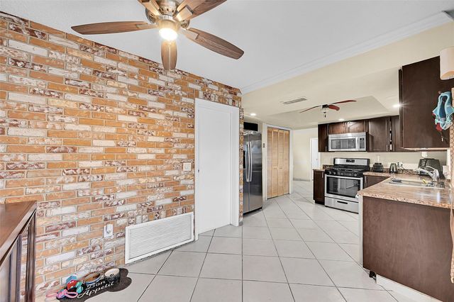 9661 NW 24th Place, Sunrise, FL 33322