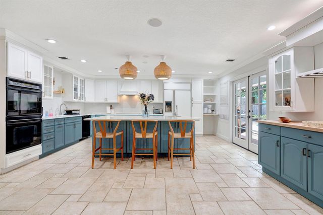 2436 Holly Lane NE, Palm Beach Gardens, FL 33410