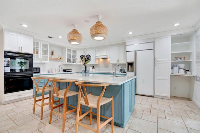 2436 Holly Lane NE, Palm Beach Gardens, FL 33410