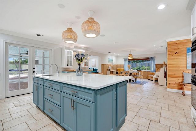 2436 Holly Lane NE, Palm Beach Gardens, FL 33410