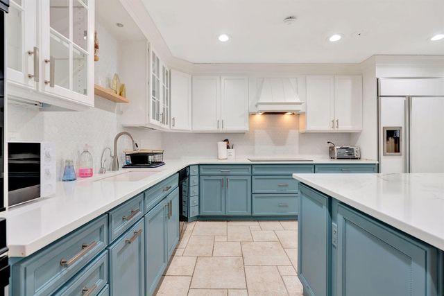 2436 Holly Lane NE, Palm Beach Gardens, FL 33410