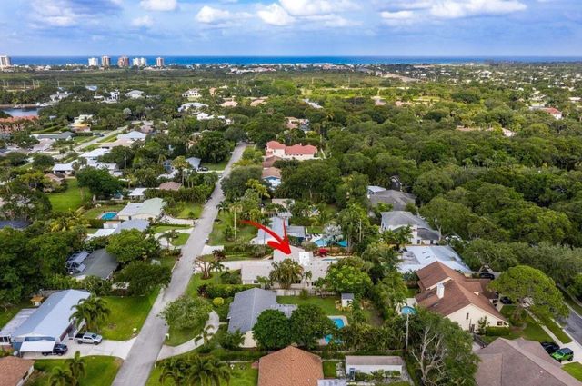 2436 Holly Lane NE, Palm Beach Gardens, FL 33410