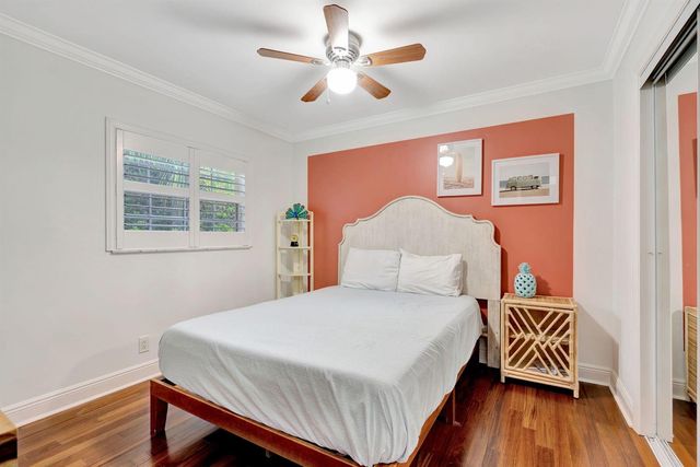 2436 Holly Lane NE, Palm Beach Gardens, FL 33410