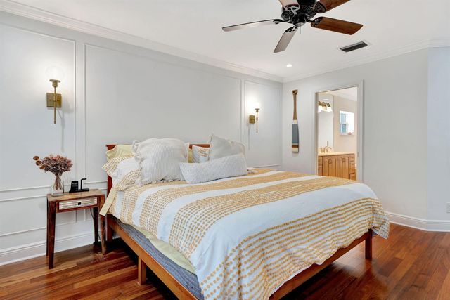 2436 Holly Lane NE, Palm Beach Gardens, FL 33410