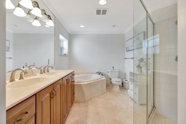 2436 Holly Lane NE, Palm Beach Gardens, FL 33410
