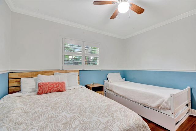 2436 Holly Lane NE, Palm Beach Gardens, FL 33410