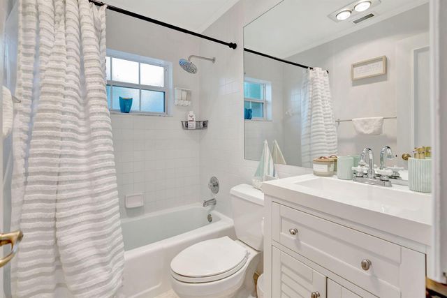 2436 Holly Lane NE, Palm Beach Gardens, FL 33410