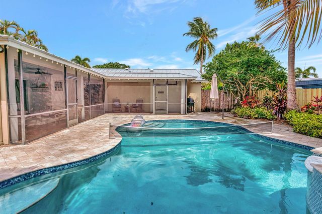 2436 Holly Lane NE, Palm Beach Gardens, FL 33410
