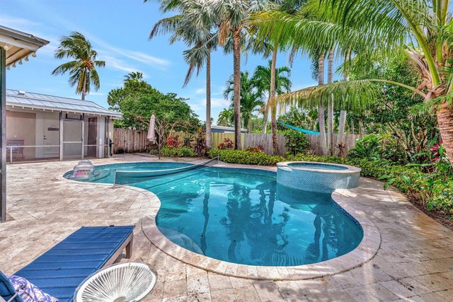 2436 Holly Lane NE, Palm Beach Gardens, FL 33410