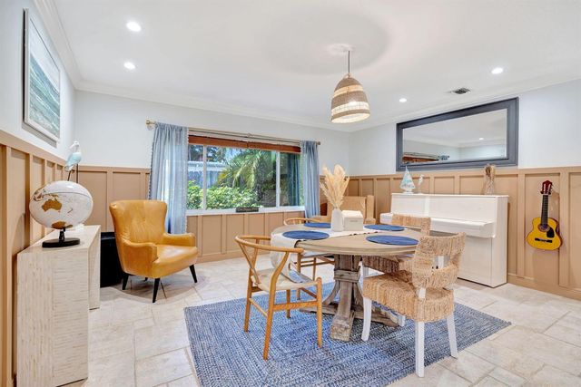 2436 Holly Lane NE, Palm Beach Gardens, FL 33410