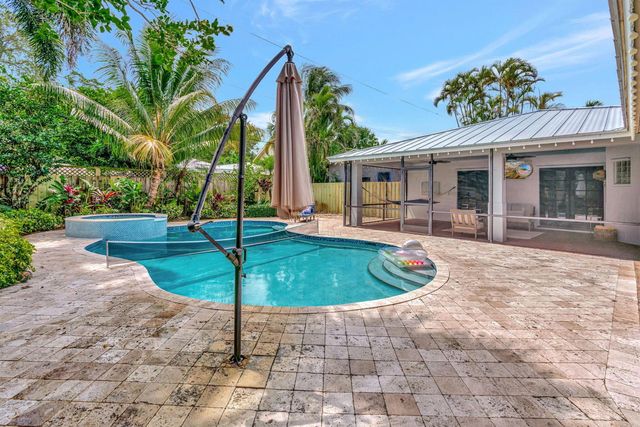 2436 Holly Lane NE, Palm Beach Gardens, FL 33410