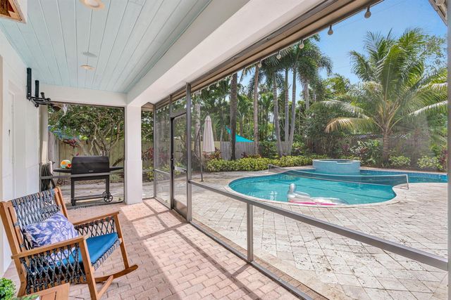 2436 Holly Lane NE, Palm Beach Gardens, FL 33410